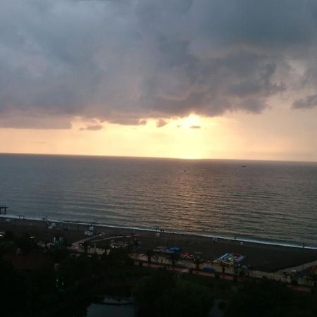 E&S Apartment - Sunset & Sea View 바투미 외부 사진