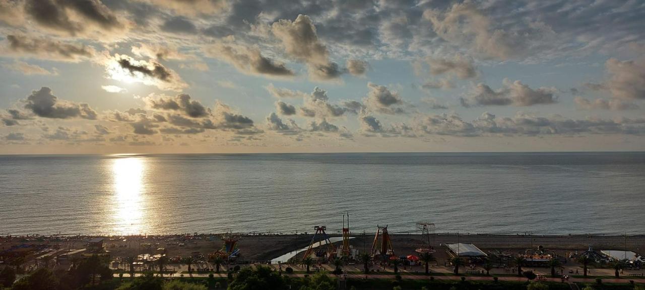 E&S Apartment - Sunset & Sea View 바투미 외부 사진
