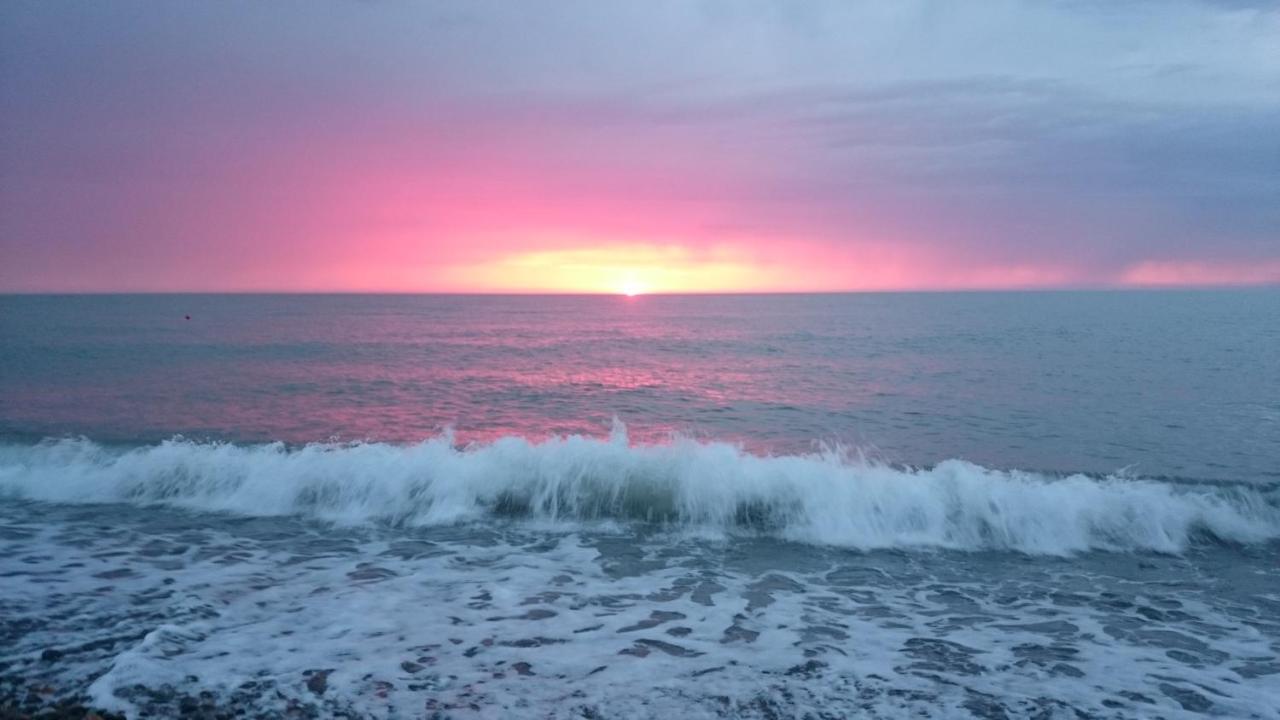 E&S Apartment - Sunset & Sea View 바투미 외부 사진
