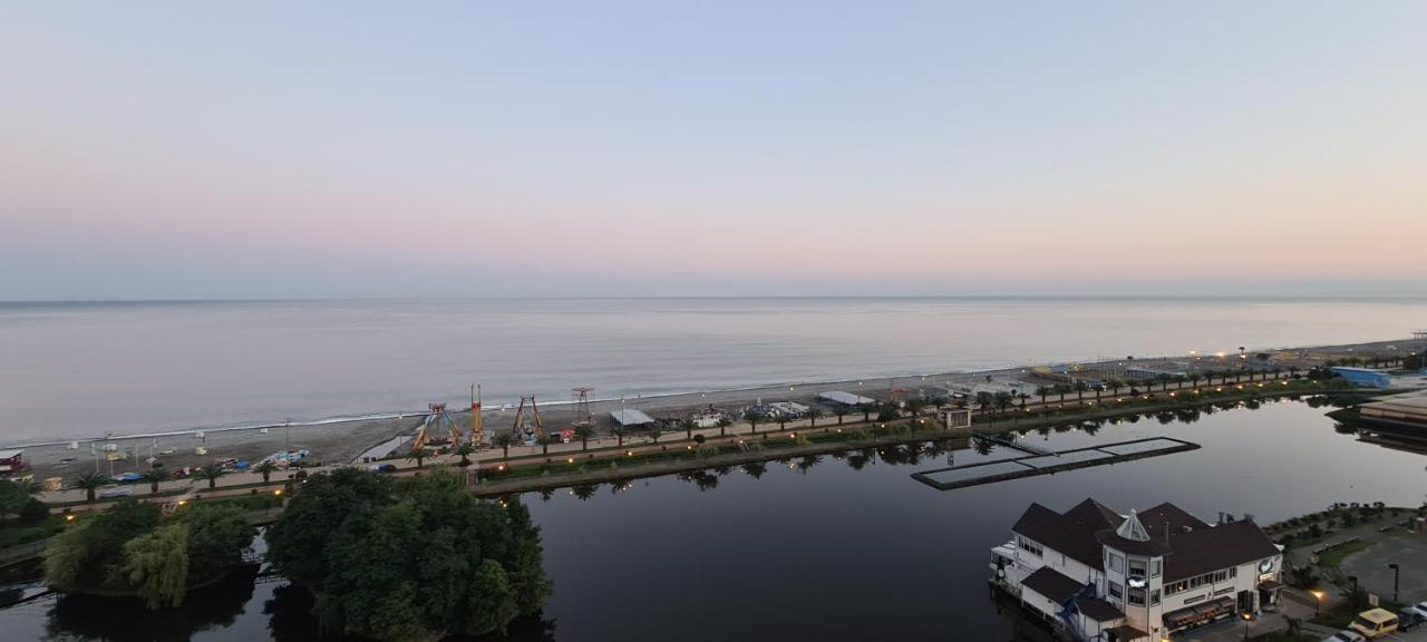 E&S Apartment - Sunset & Sea View 바투미 외부 사진