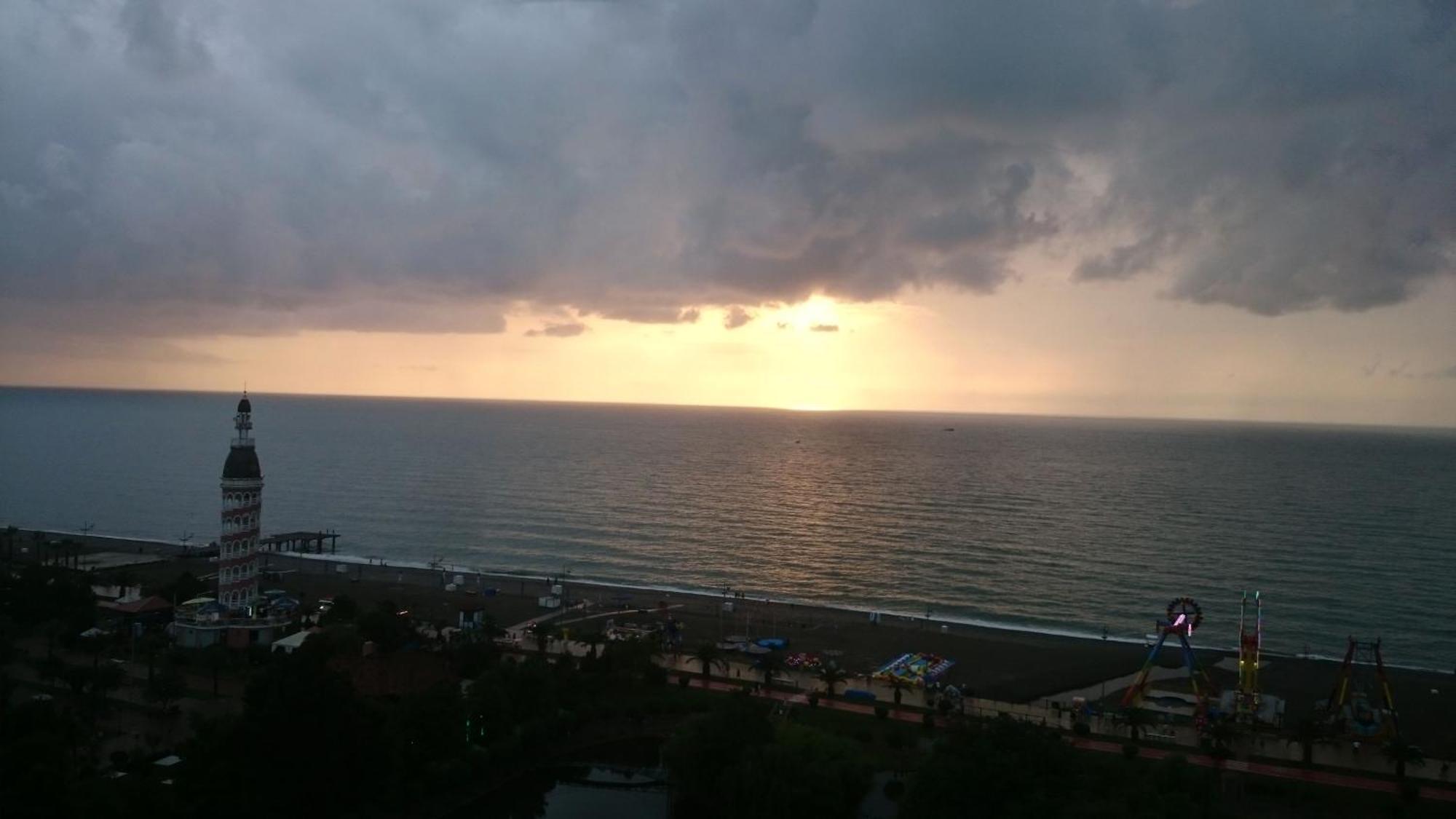 E&S Apartment - Sunset & Sea View 바투미 외부 사진